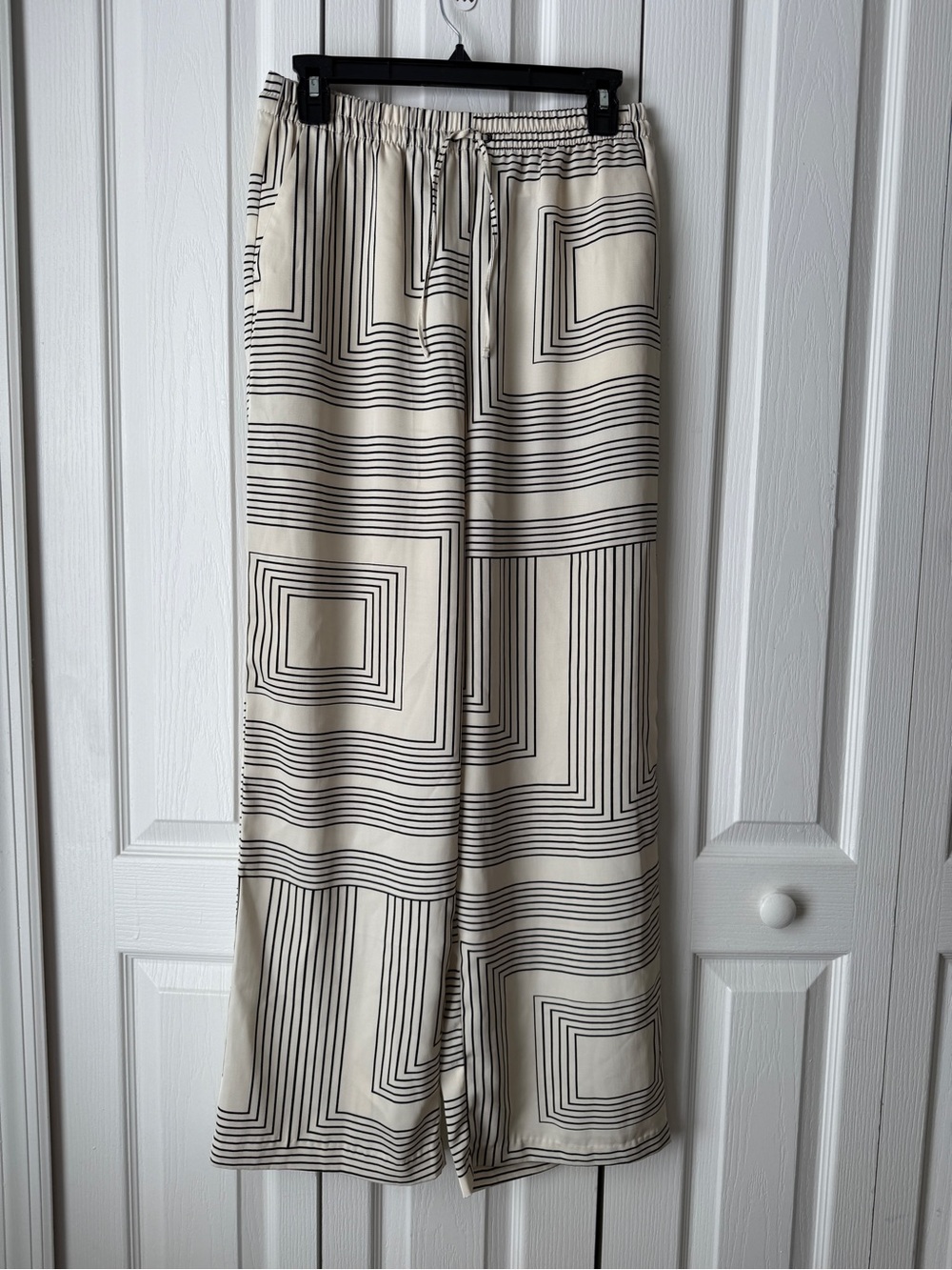 H&M Cream Wide-Leg Pants with Black Geometric Print